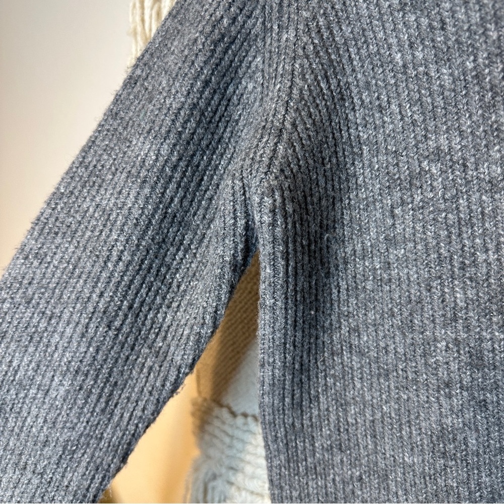 UNIF x Urban Outfitters gray and white layer ribbed crewneck sweater S - Picture 5 of 12